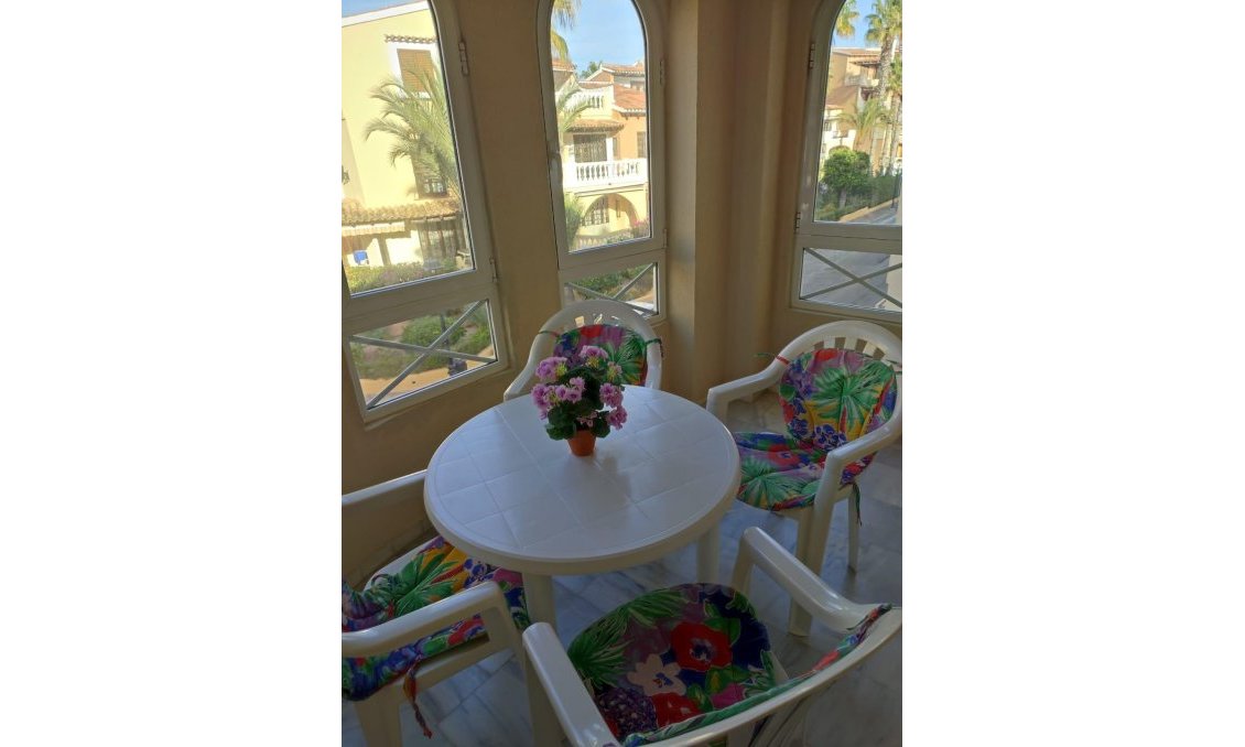 Segunda mano - Apartamento -
Torrevieja - Los Frutales