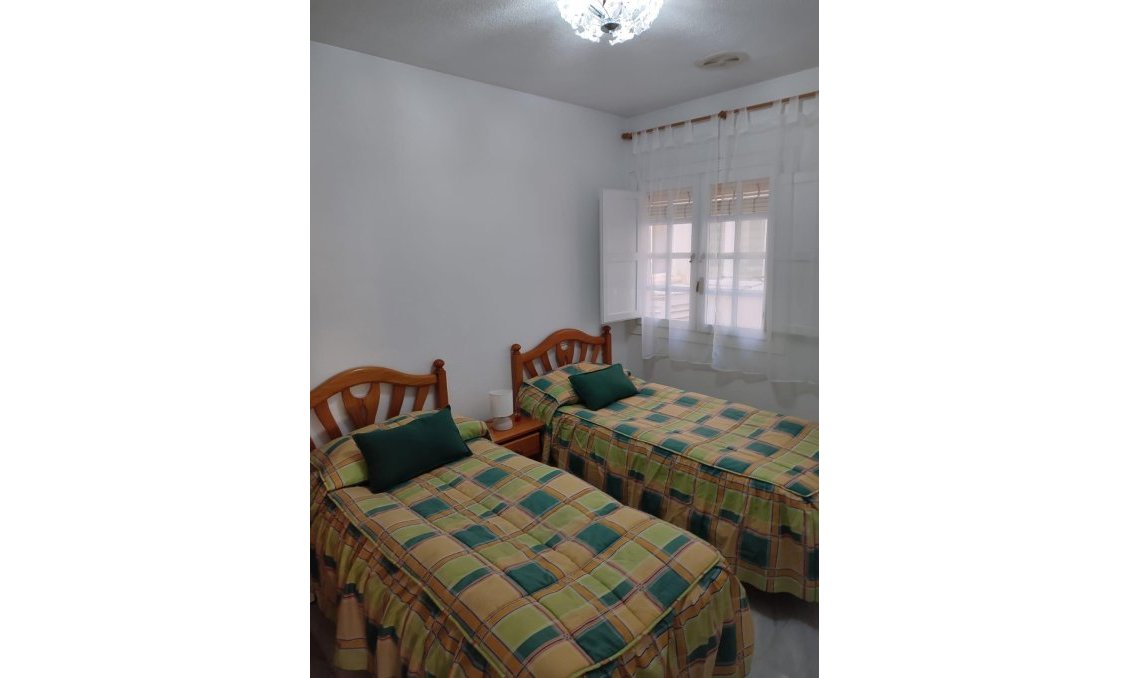 Segunda mano - Apartamento -
Torrevieja - Los Frutales