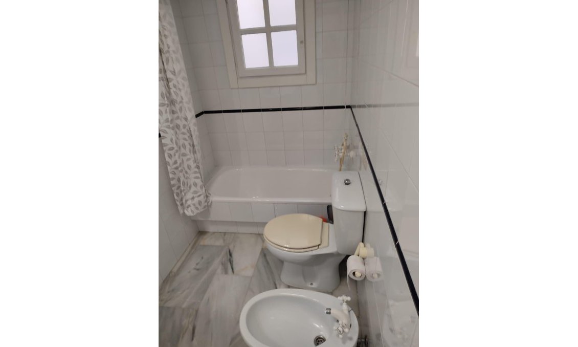 Segunda mano - Apartamento -
Torrevieja - Los Frutales
