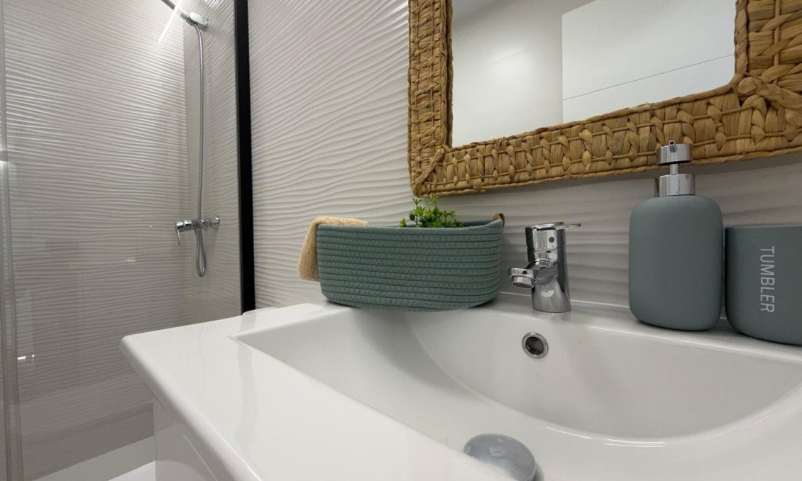 Segunda mano - Apartamento -
Torrevieja - Punta Prima
