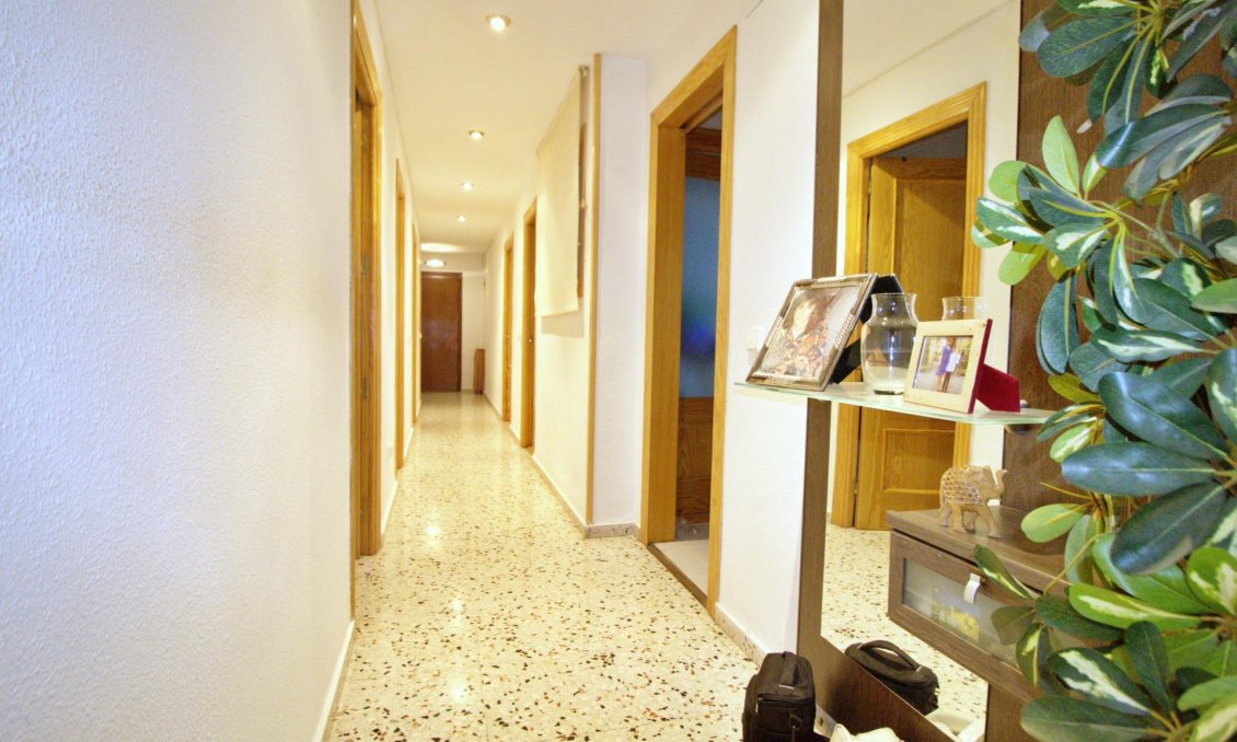 Wiederverkauf - Wohnung -
Alicante - Benalua
