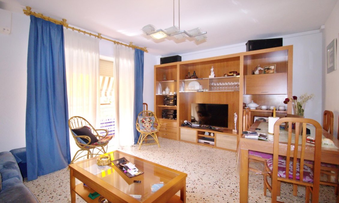 Wiederverkauf - Wohnung -
Alicante - Benalua