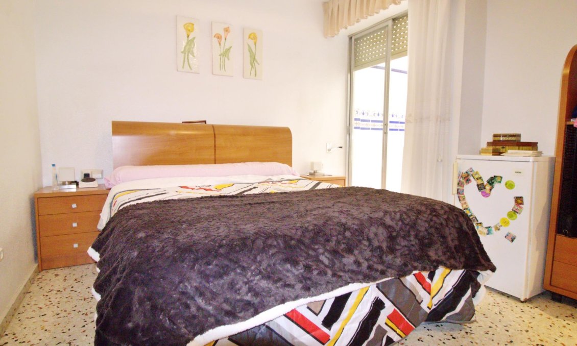 Wiederverkauf - Wohnung -
Alicante - Benalua