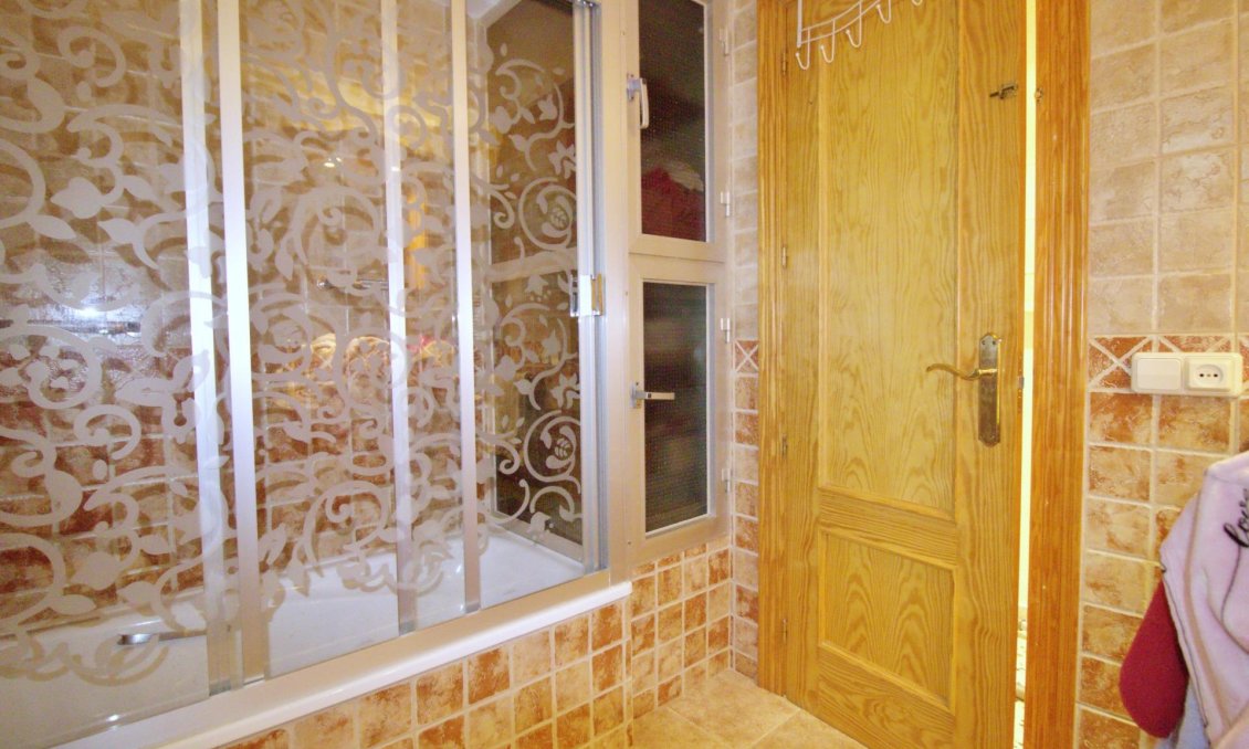 Wiederverkauf - Wohnung -
Alicante - Benalua