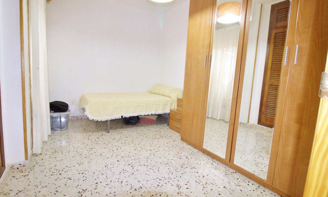Wiederverkauf - Wohnung -
Alicante - Benalua