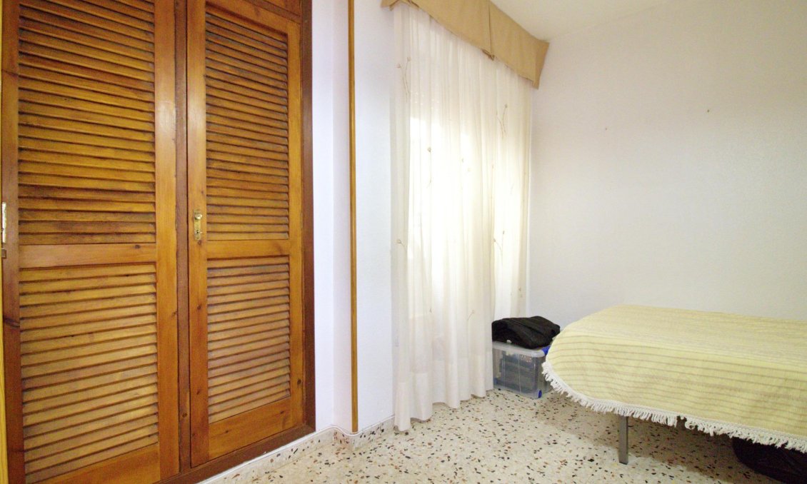 Wiederverkauf - Wohnung -
Alicante - Benalua
