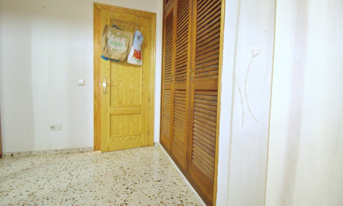 Wiederverkauf - Wohnung -
Alicante - Benalua