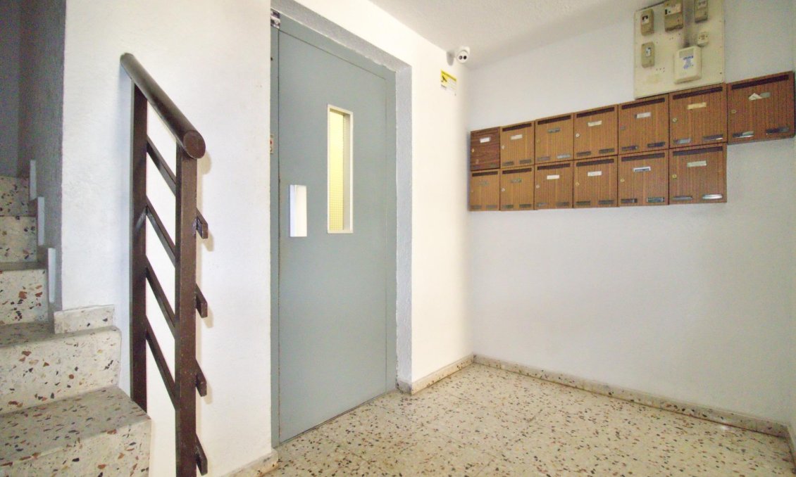 Wiederverkauf - Wohnung -
Alicante - Benalua