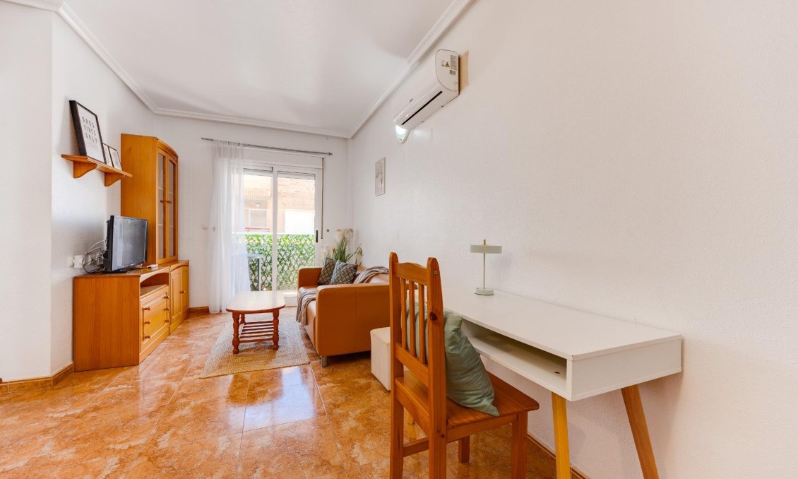 Segunda mano - Apartamento -
Torrevieja - Centro