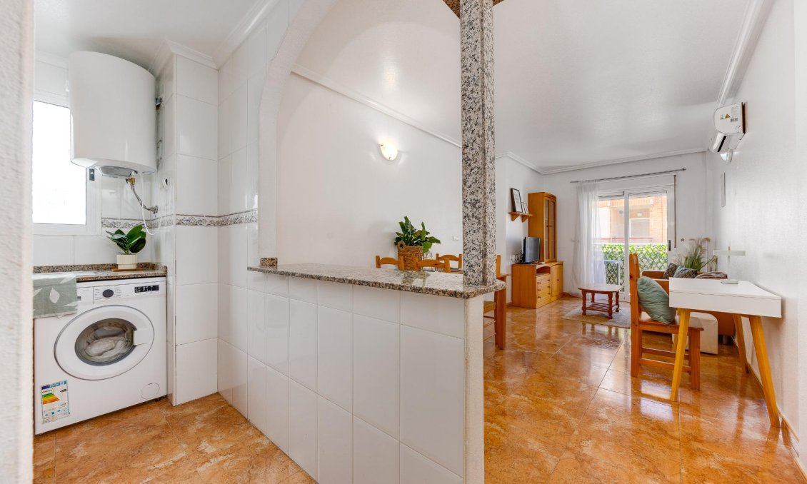Segunda mano - Apartamento -
Torrevieja - Centro