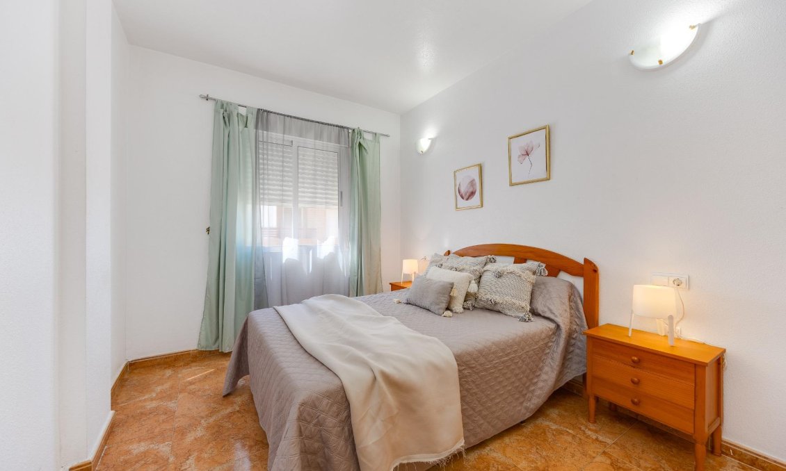 Segunda mano - Apartamento -
Torrevieja - Centro
