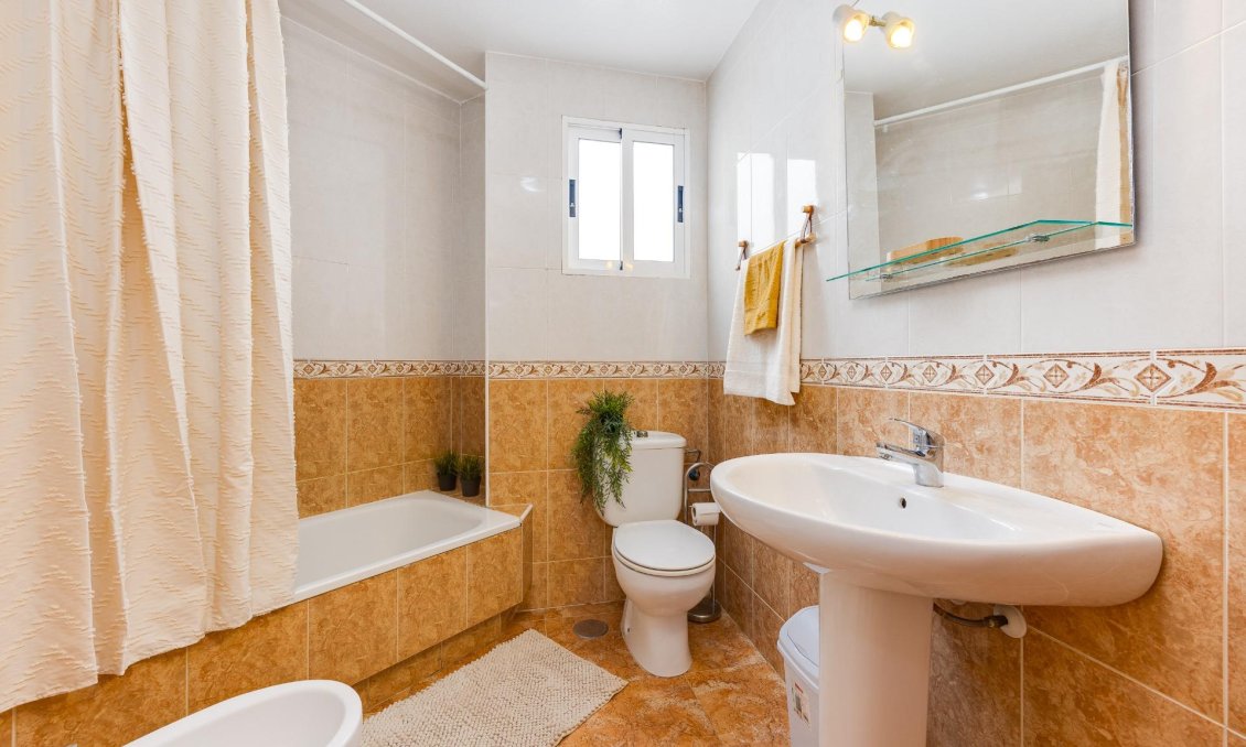 Segunda mano - Apartamento -
Torrevieja - Centro