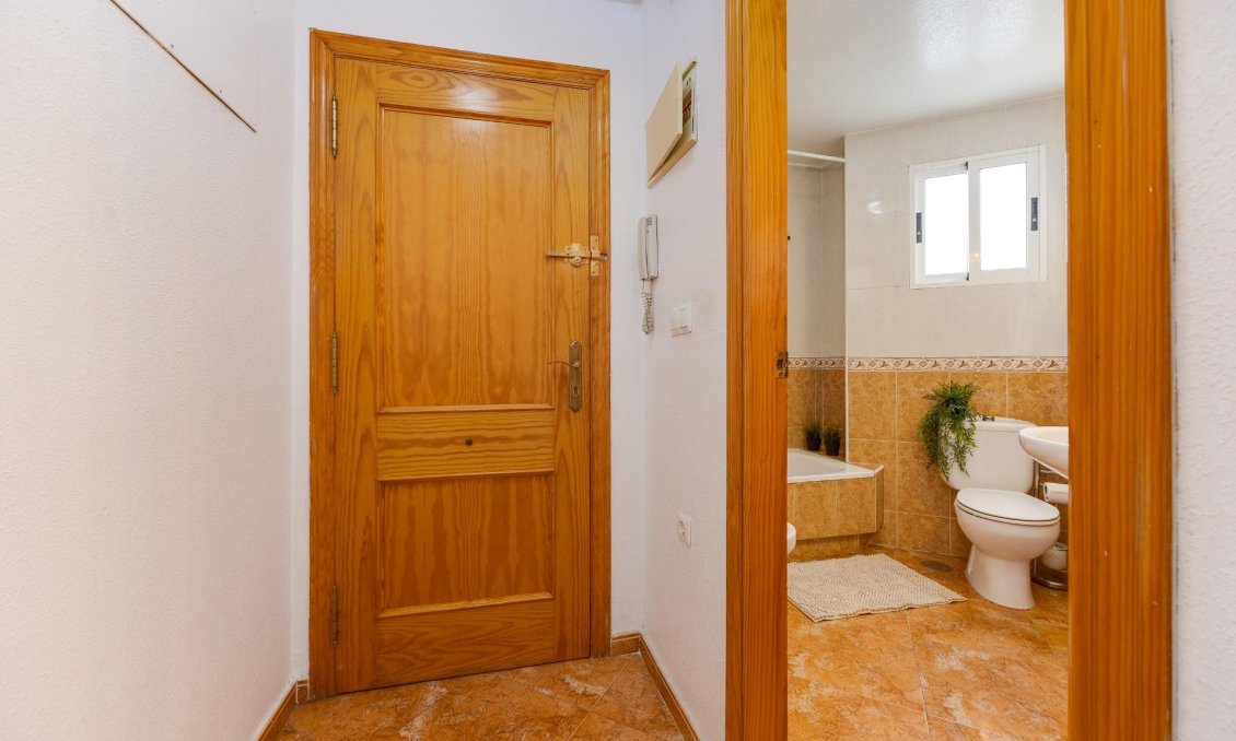 Segunda mano - Apartamento -
Torrevieja - Centro