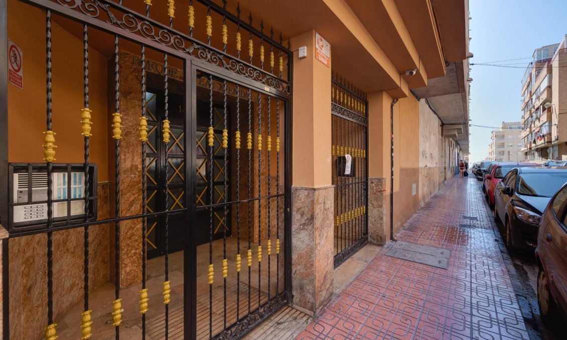 Segunda mano - Apartamento -
Torrevieja - Centro