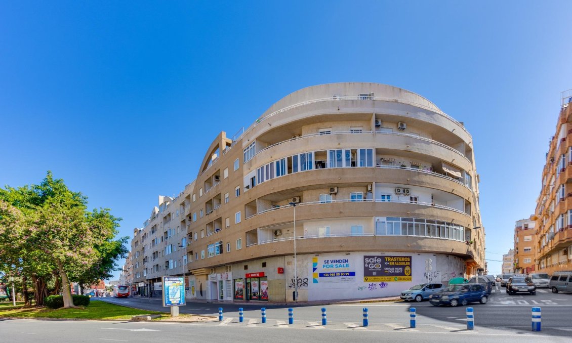 Segunda mano - Apartamento -
Torrevieja - Centro