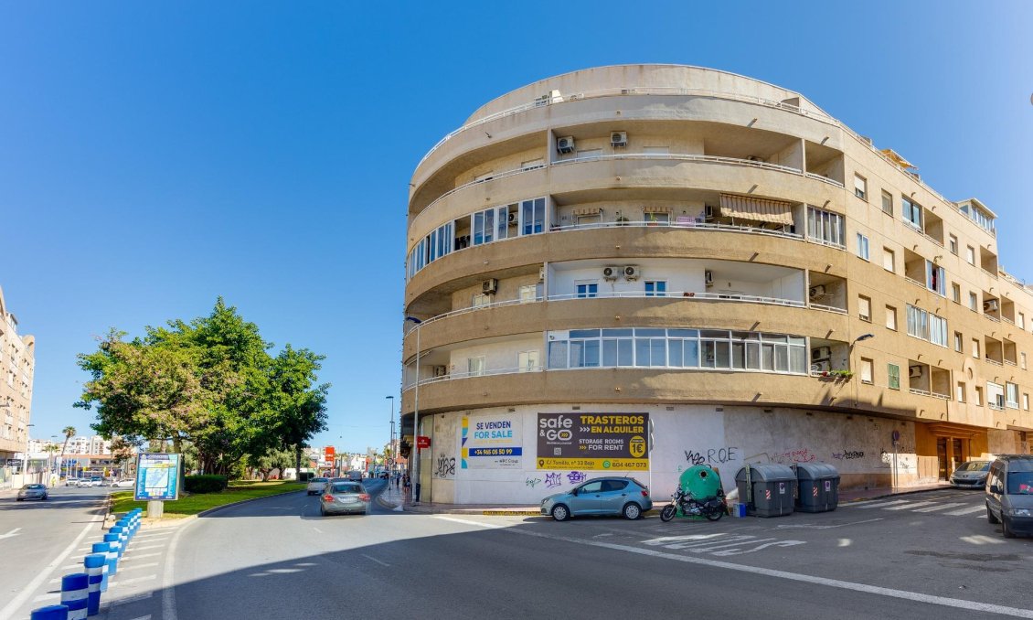 Segunda mano - Apartamento -
Torrevieja - Centro