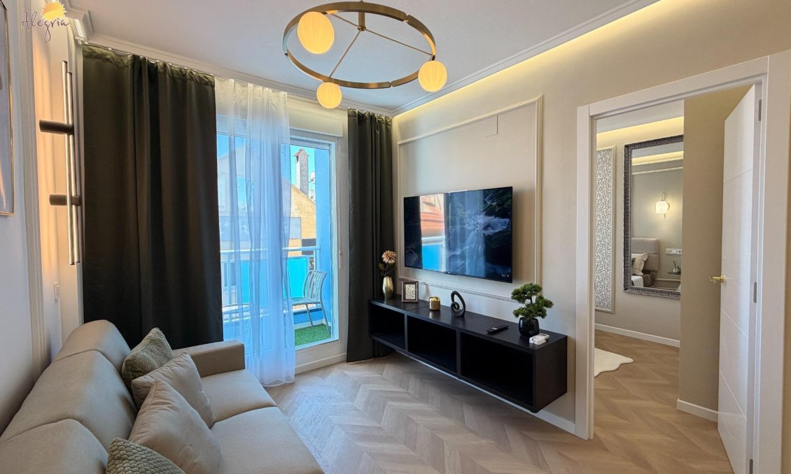 Használt Ingatlanok - Apartman -
Torrevieja - Estacion De Autobuses