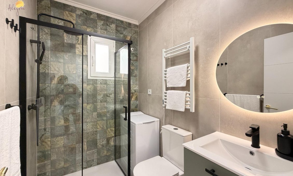 Használt Ingatlanok - Apartman -
Torrevieja - Estacion De Autobuses