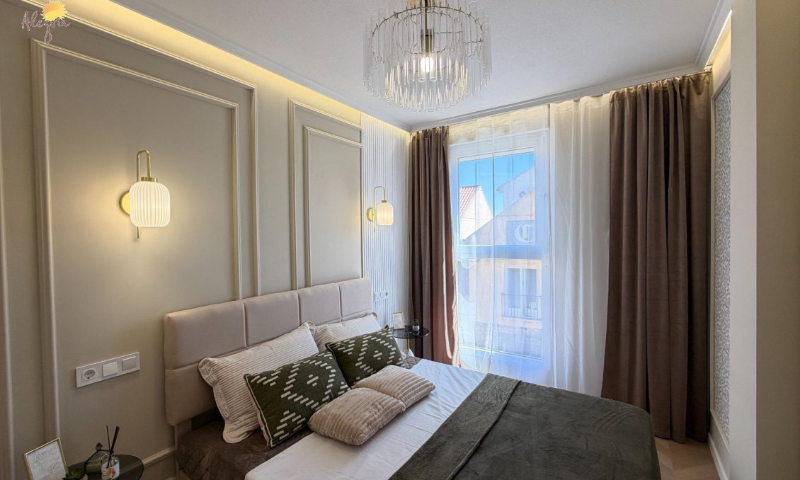 Használt Ingatlanok - Apartman -
Torrevieja - Estacion De Autobuses