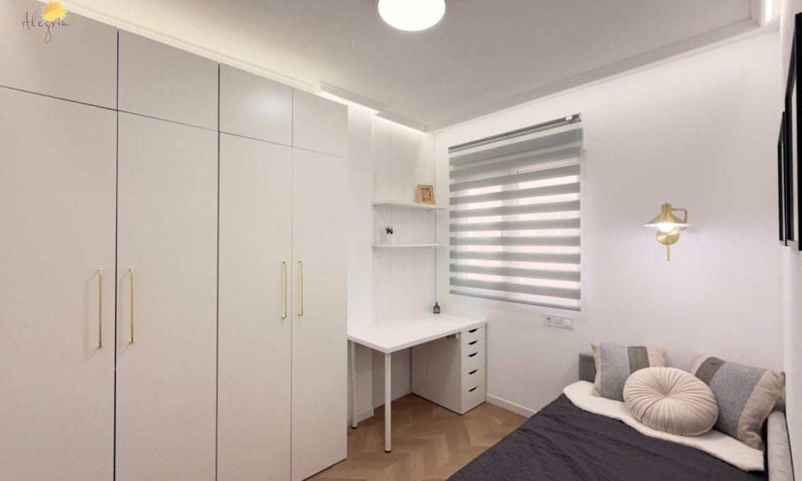 Használt Ingatlanok - Apartman -
Torrevieja - Estacion De Autobuses