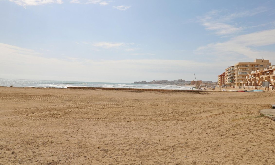 Segunda mano - Apartamento -
Torrevieja - La Mata Pueblo