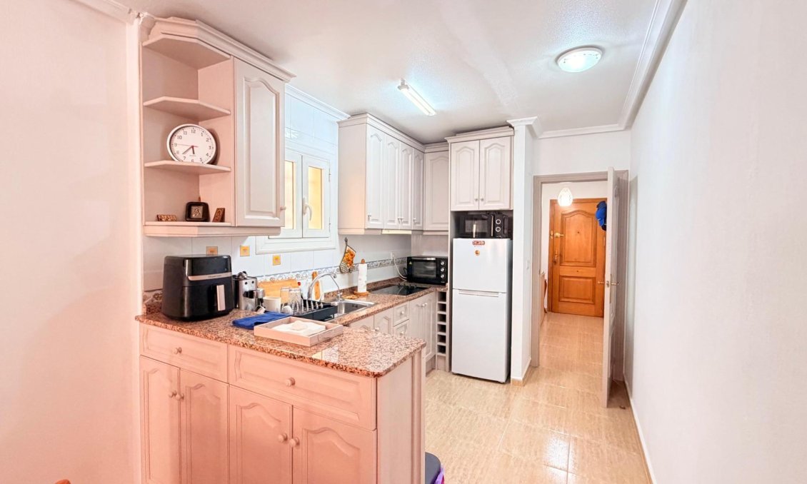 Segunda mano - Apartamento -
Torrevieja - Centro - Muelle Pesquero