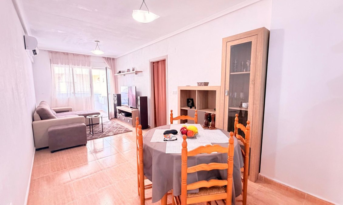 Segunda mano - Apartamento -
Torrevieja - Centro - Muelle Pesquero