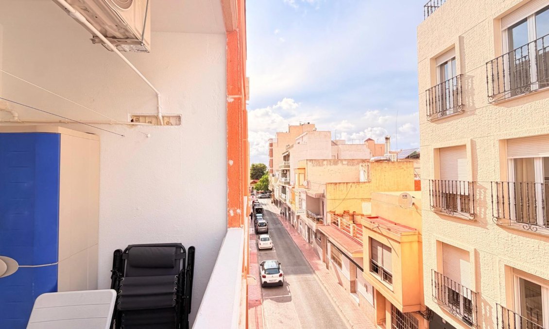 Segunda mano - Apartamento -
Torrevieja - Centro - Muelle Pesquero