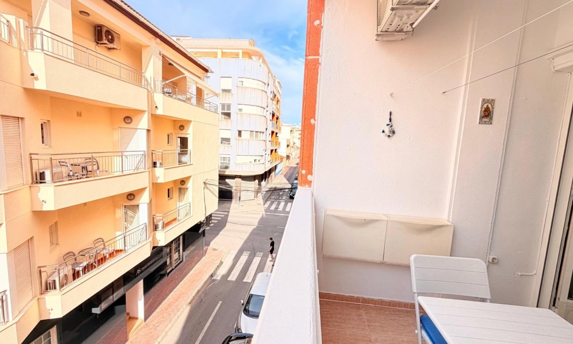 Segunda mano - Apartamento -
Torrevieja - Centro - Muelle Pesquero
