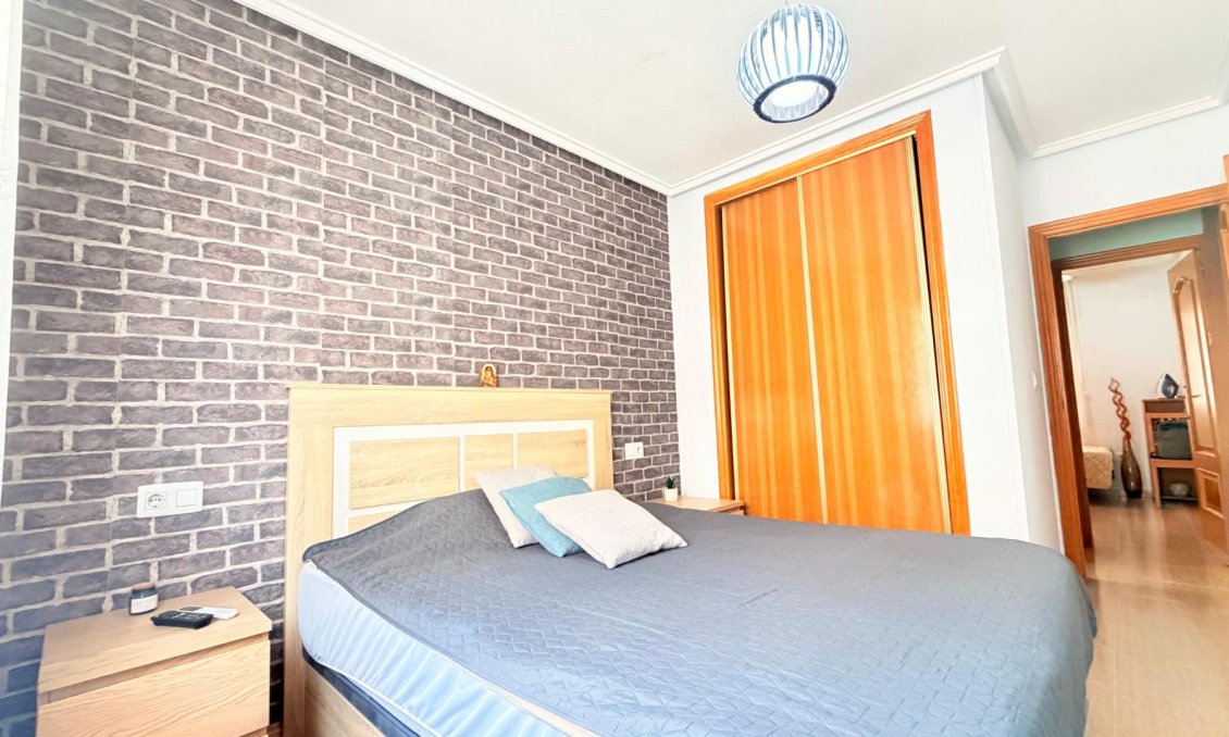Segunda mano - Apartamento -
Torrevieja - Centro - Muelle Pesquero