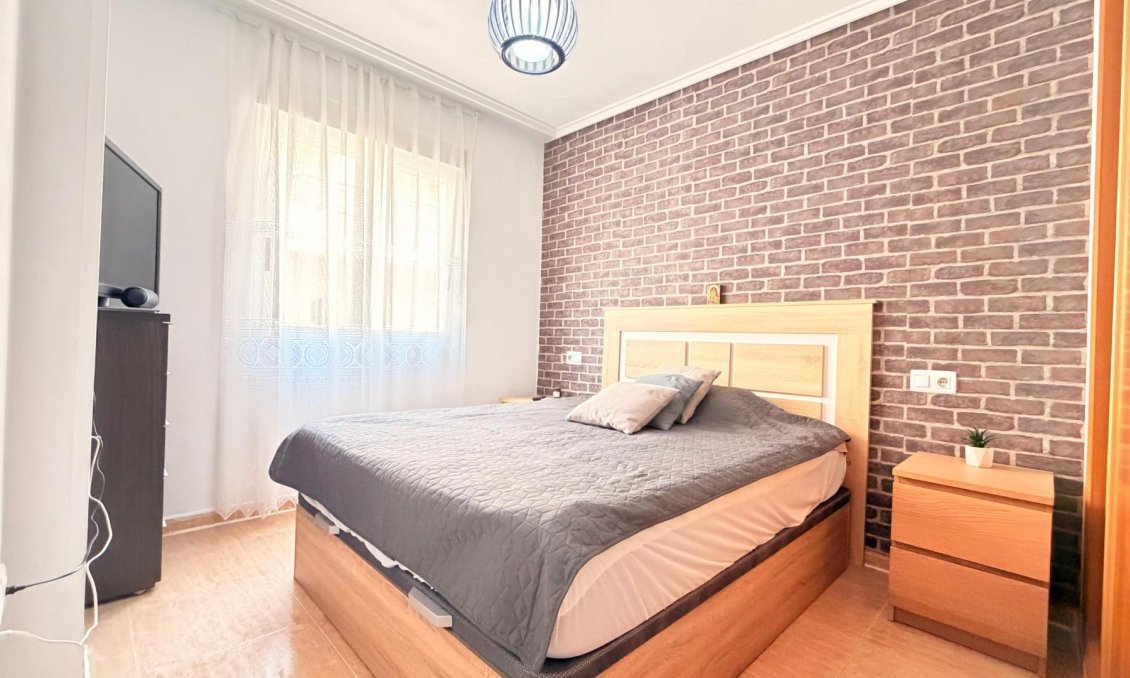 Segunda mano - Apartamento -
Torrevieja - Centro - Muelle Pesquero