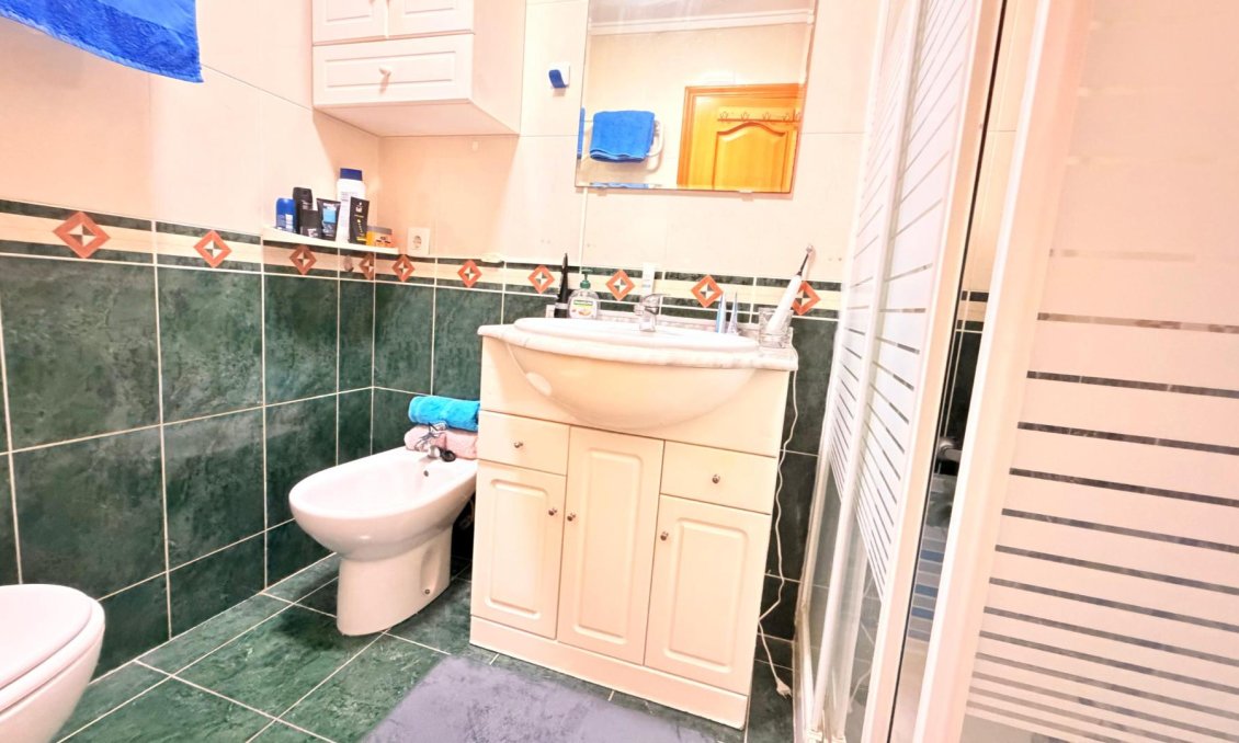 Segunda mano - Apartamento -
Torrevieja - Centro - Muelle Pesquero
