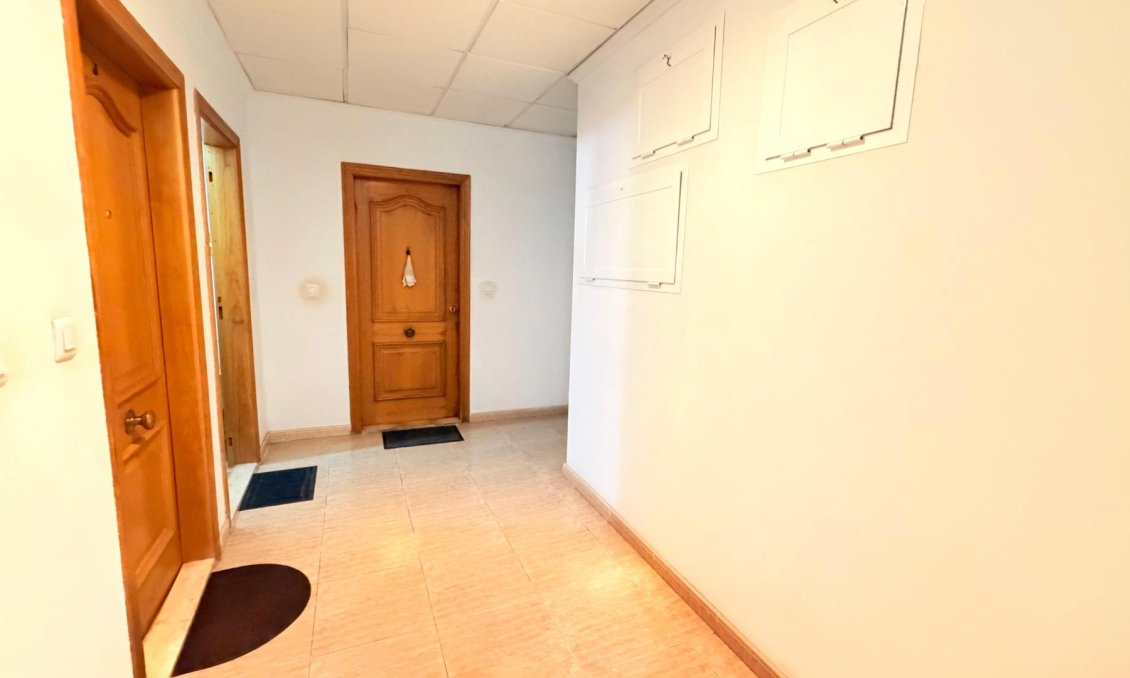 Segunda mano - Apartamento -
Torrevieja - Centro - Muelle Pesquero