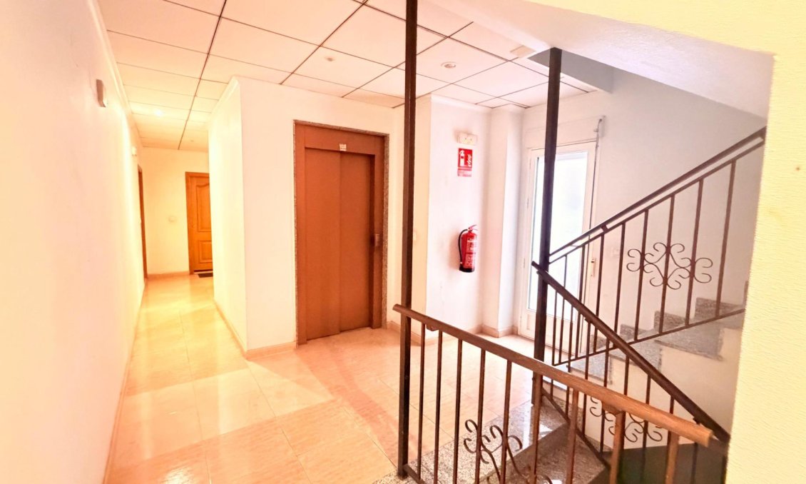 Segunda mano - Apartamento -
Torrevieja - Centro - Muelle Pesquero