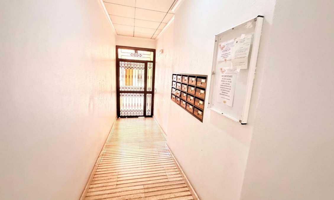 Segunda mano - Apartamento -
Torrevieja - Centro - Muelle Pesquero