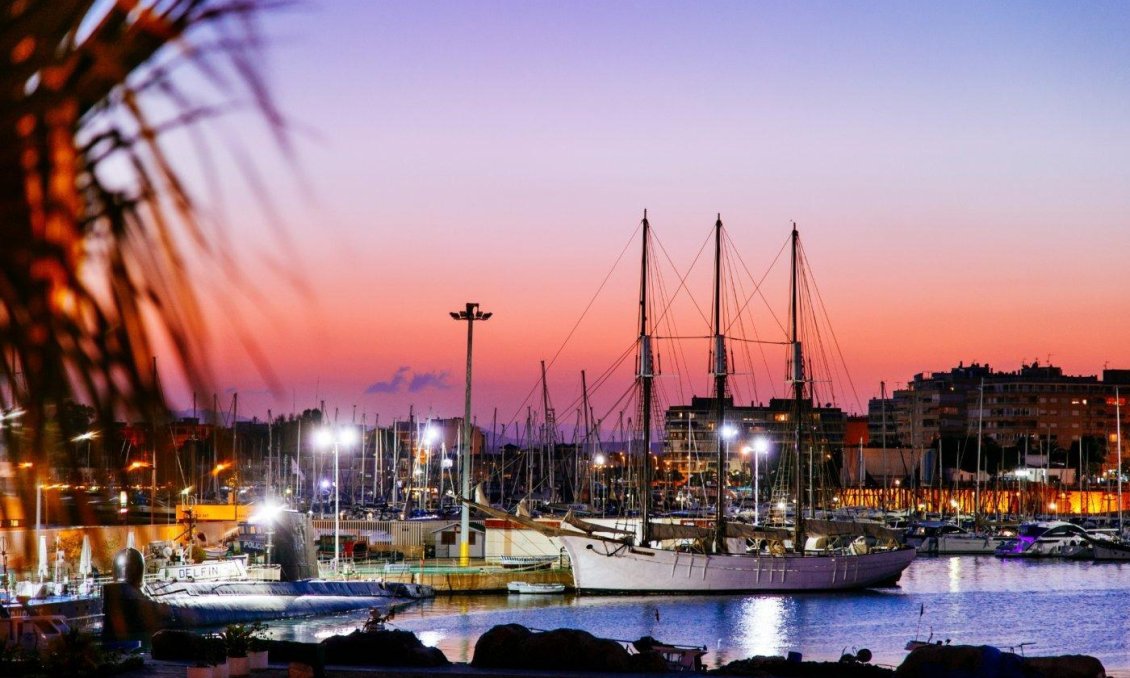 Segunda mano - Apartamento -
Torrevieja - Centro - Muelle Pesquero
