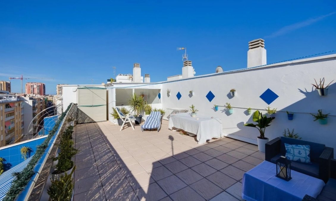 Használt Ingatlanok - Tetőtéri lakás -
Torrevieja - Costa Blanca
