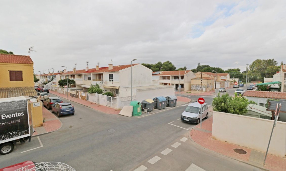 Segunda mano - Adosado -
Torrevieja - Playa De Los Naufragos