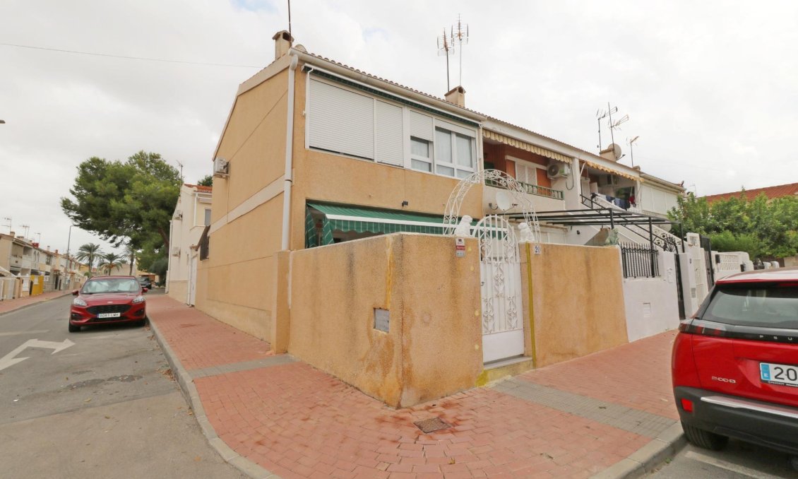 Segunda mano - Adosado -
Torrevieja - Playa De Los Naufragos