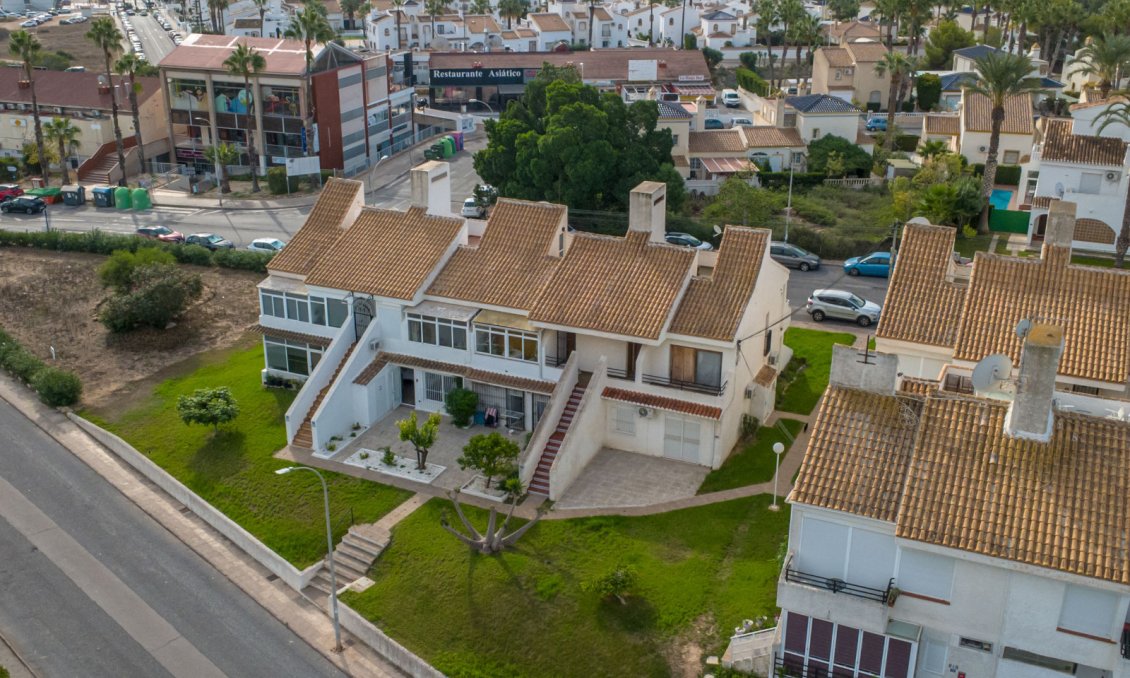 Resale - Bungalow -
Orihuela Costa - Costa Blanca