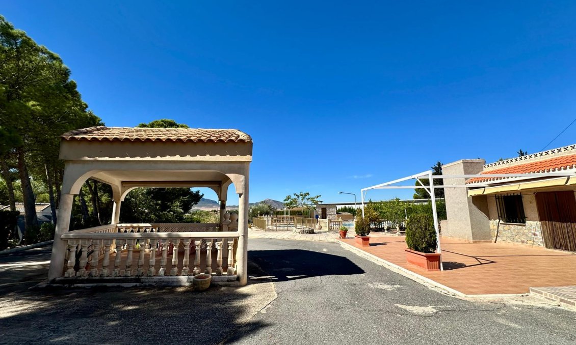 Segunda mano - Villa -
Yecla - Inland