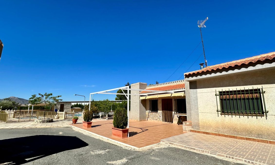 Segunda mano - Villa -
Yecla - Inland