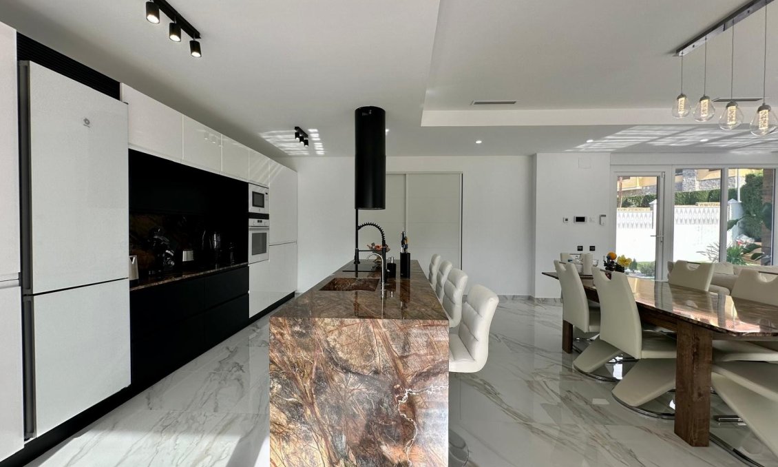 Revente - Villa -
Petrer - Inland
