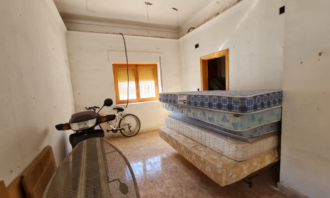 Revente - Maison de ville -
Pinoso - Inland