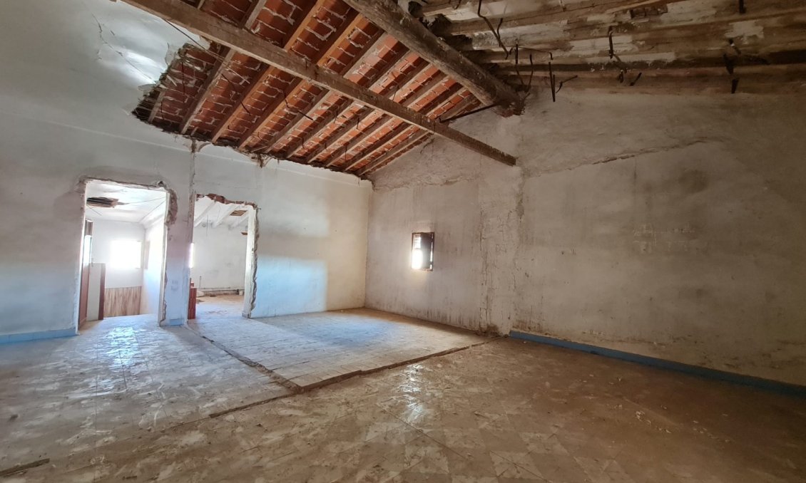 Revente - Maison de ville -
Pinoso - Inland