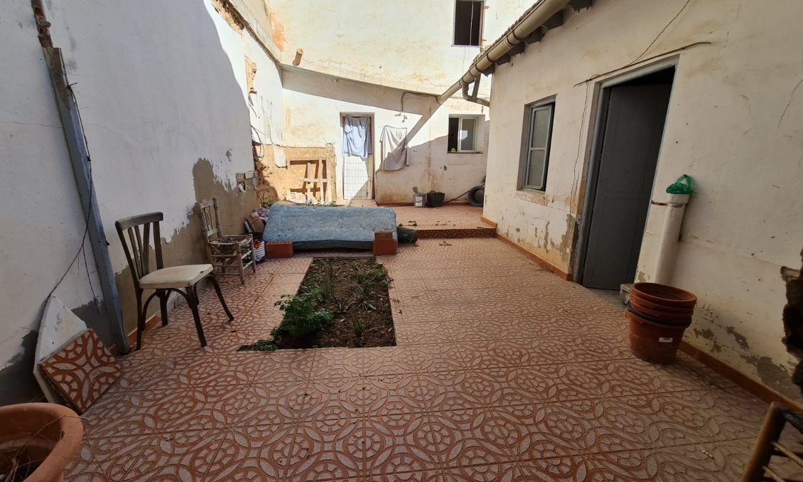 Revente - Maison de ville -
Pinoso - Inland