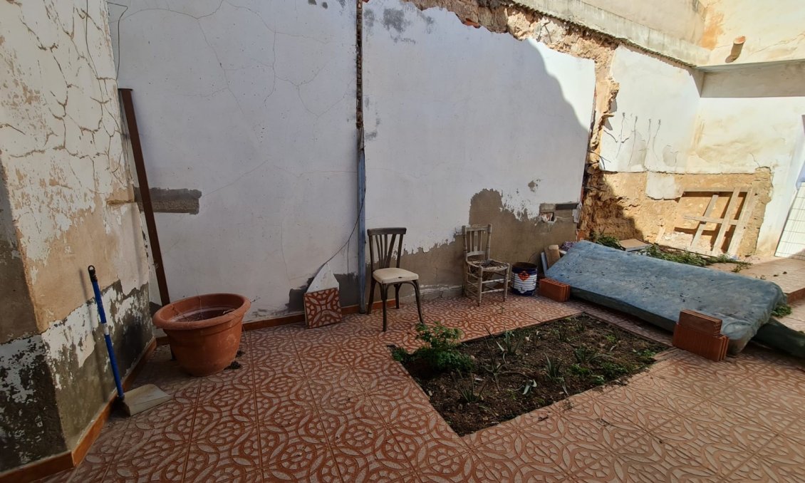Revente - Maison de ville -
Pinoso - Inland