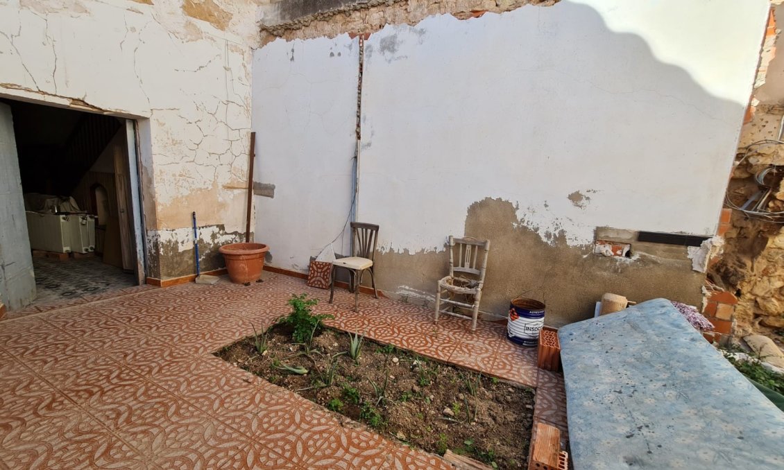 Revente - Maison de ville -
Pinoso - Inland