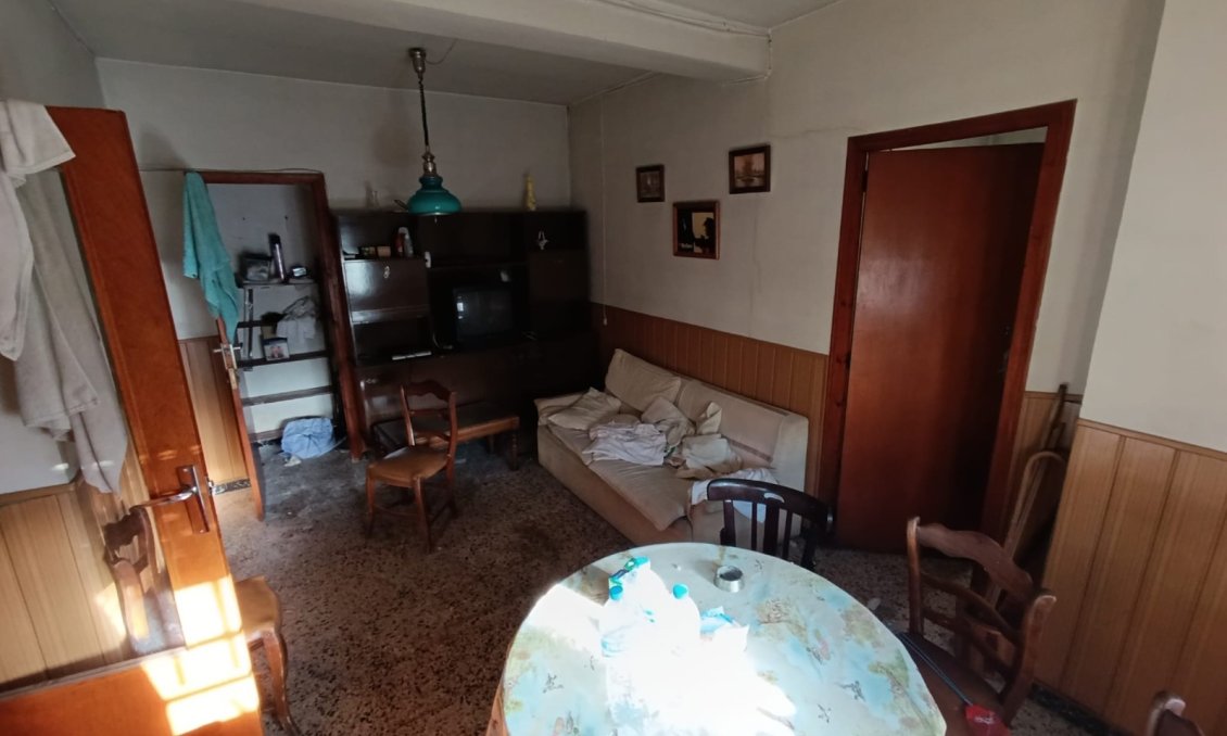 Revente - Maison de ville -
Pinoso - Inland