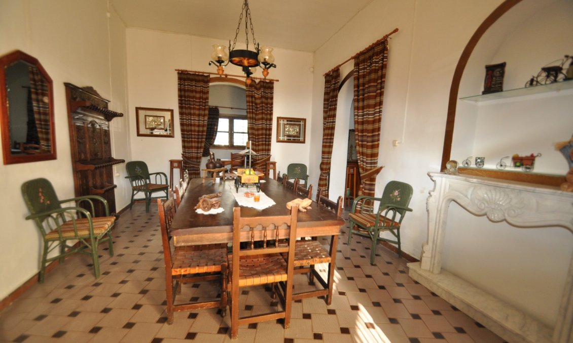 Wiederverkauf - Villa -
Fortuna - Inland